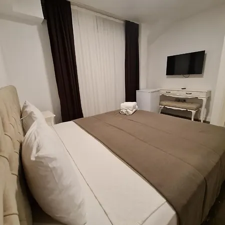 Dem Butik Alacati Homestay *